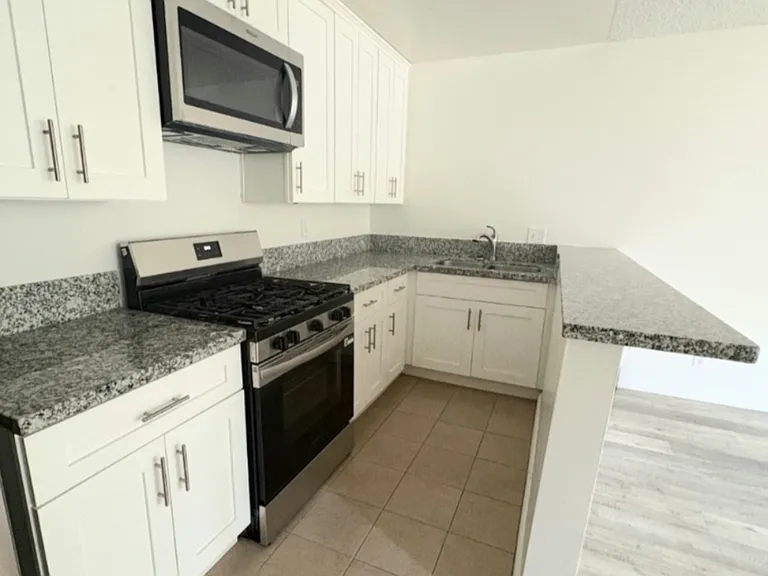 469 W Windsor Rd #204 — Photo 12