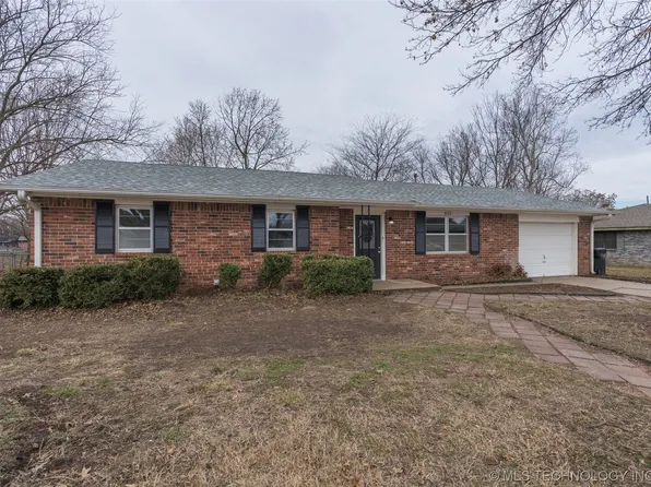 625 S Maple St, Oologah, OK 74053