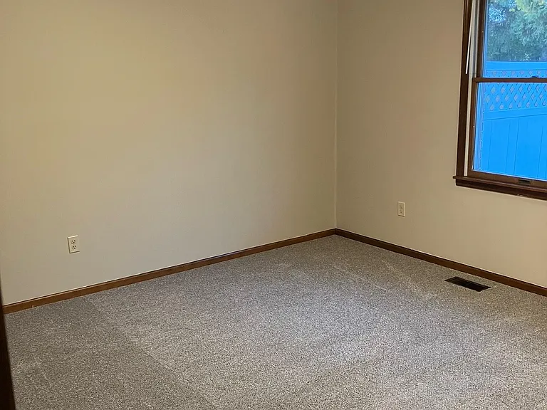 291 Woodlawn Dr — Photo 12
