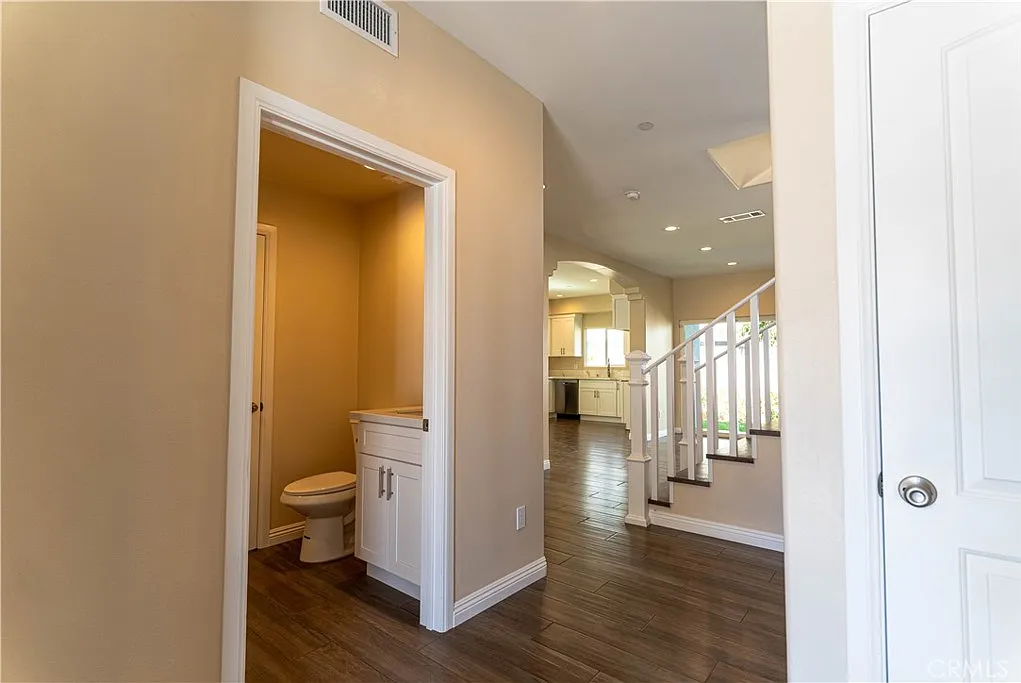 4 bed, 1699 sqft, $5,500 — Photo 3