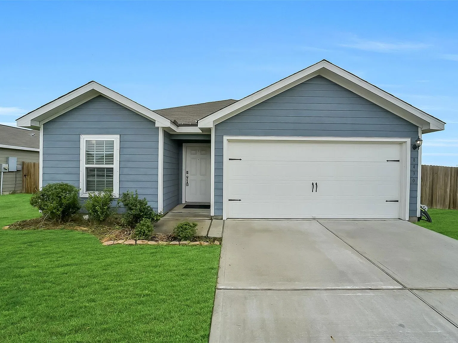 3 bed, 2.0 bath, 1392 sqft, $1,845 — Photo 2