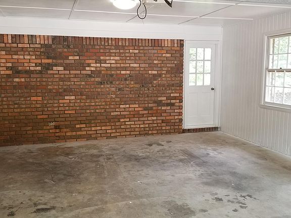 5th image of 51 Hillcrest Dr