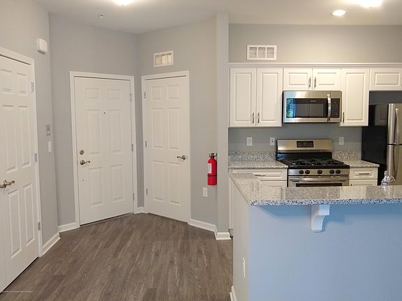 4th image of 121 Sophee Ln #1000