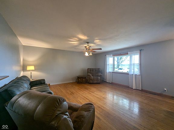 4th image of 1372 E Orange Pike