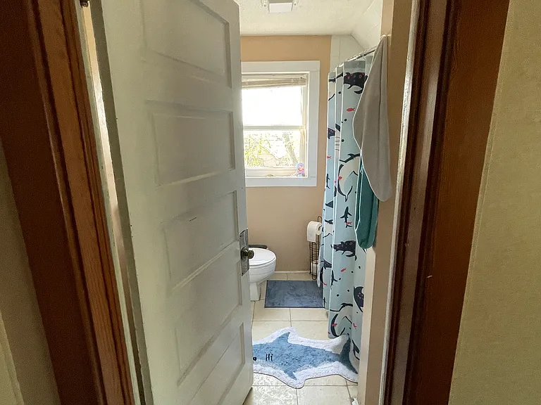 2235 Holdrege St — Photo 10