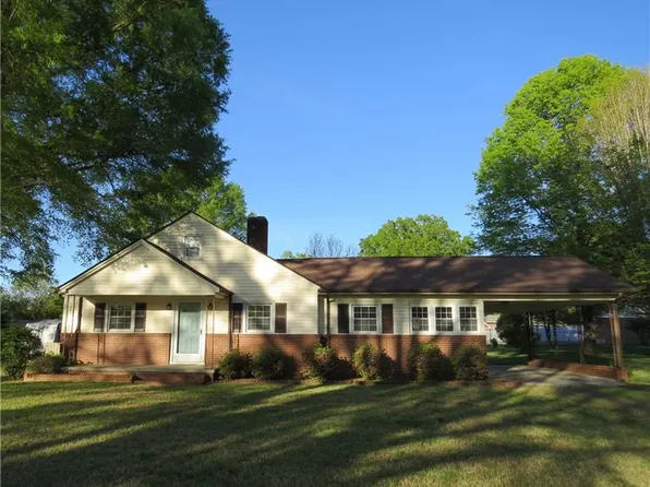 318 Daniel Adkins St, Eden, NC 27288