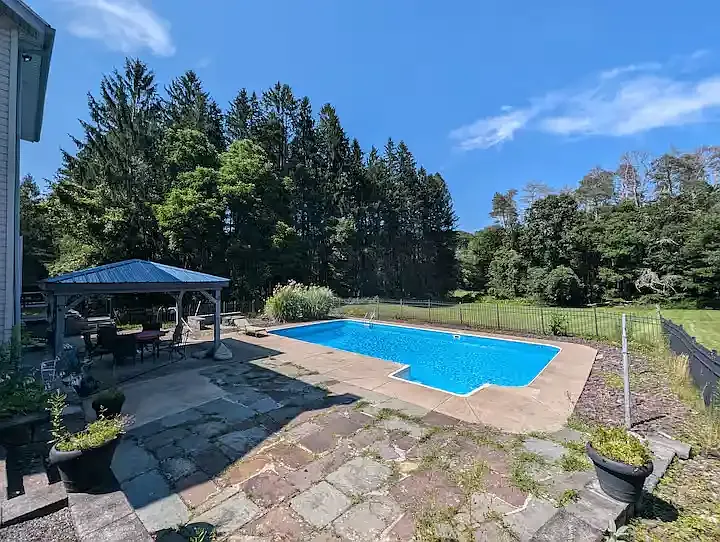 3 bed, 2.5 bath, 2252 sqft, $3,500 — Photo 2