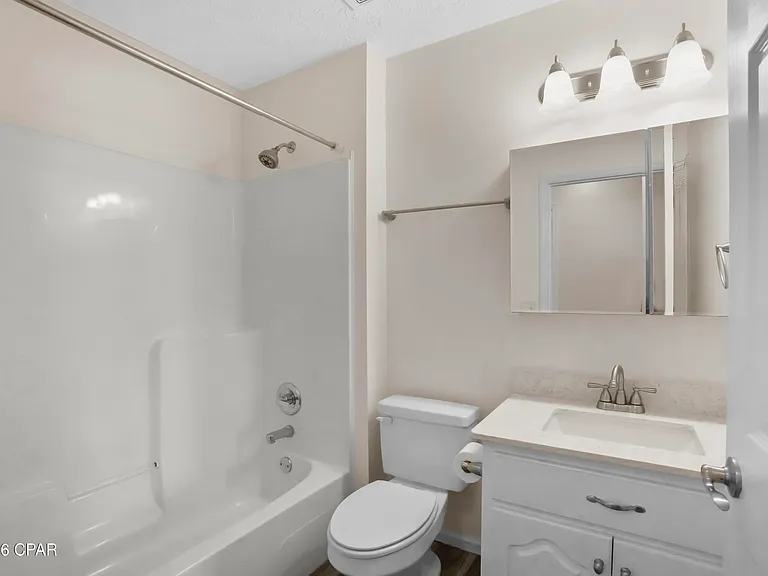1815 Foster Ave — Photo 32
