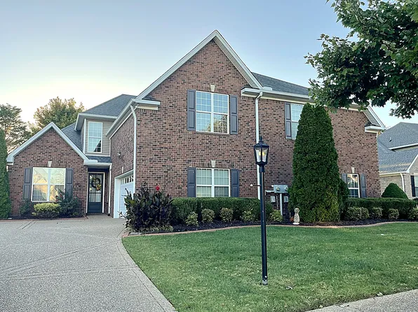 1009 Larkwood Dr, Hermitage, TN 37076