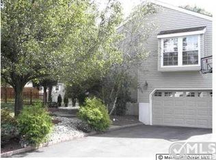 7 Willow Run, Dayton, NJ 08810