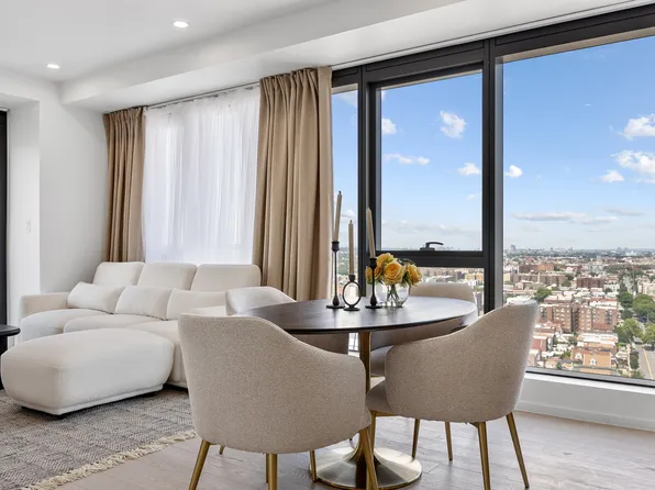 2286 Cropsey Avenue image 6 of 27