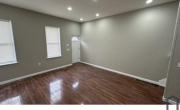 5th image of 2026 W Oxford St