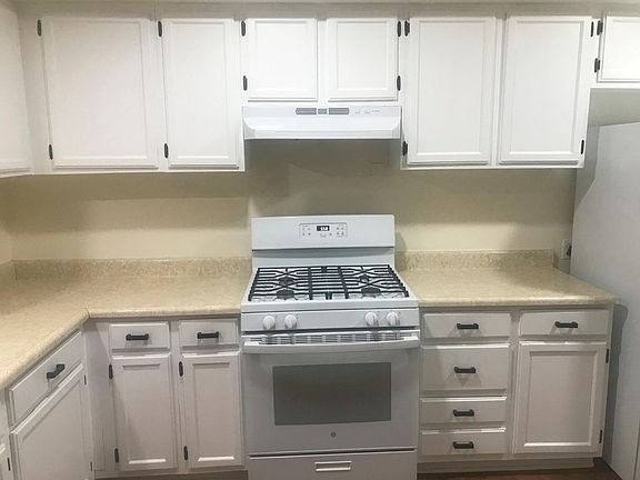 4th image of 1005 W Avenue J10