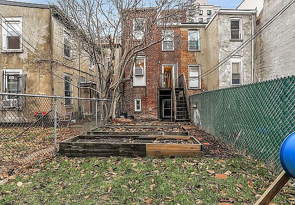 3rd image of 774 Lafayette Ave #1