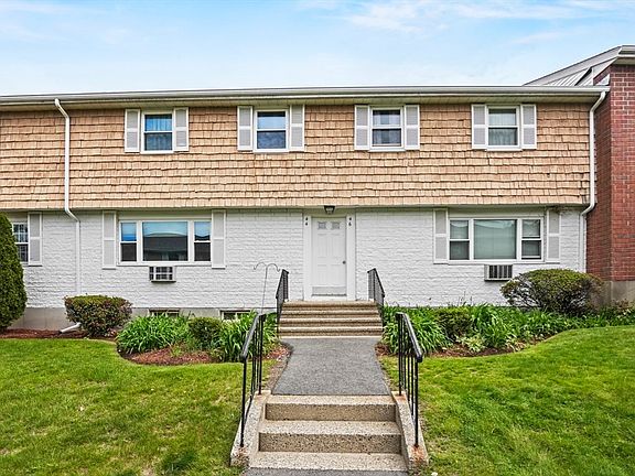 3rd image of 44 Kingston St #44