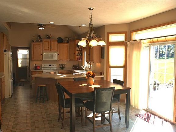 4th image of 1142 Willow Bend Dr