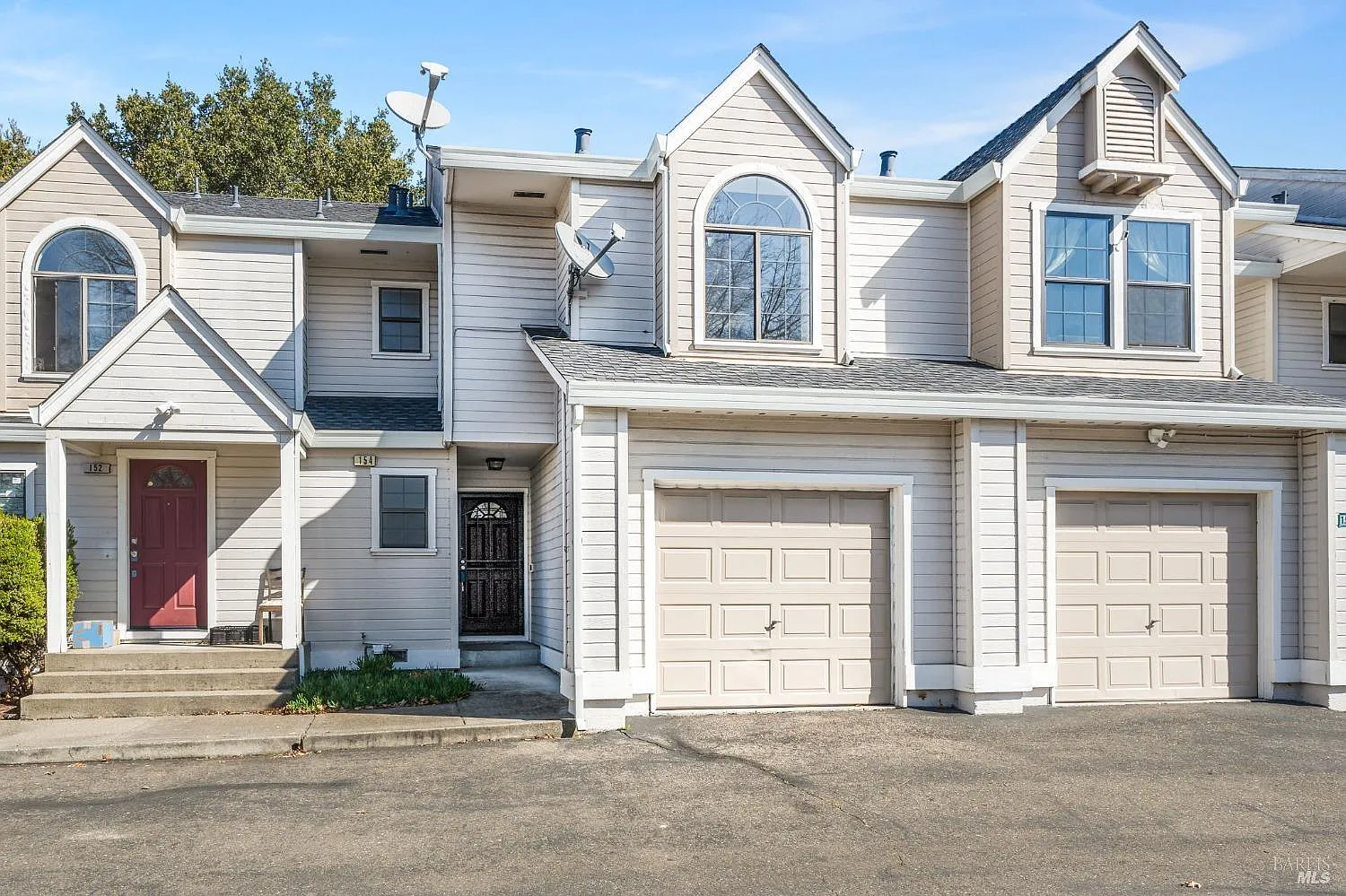 154 N Dutton Avenue photo 1