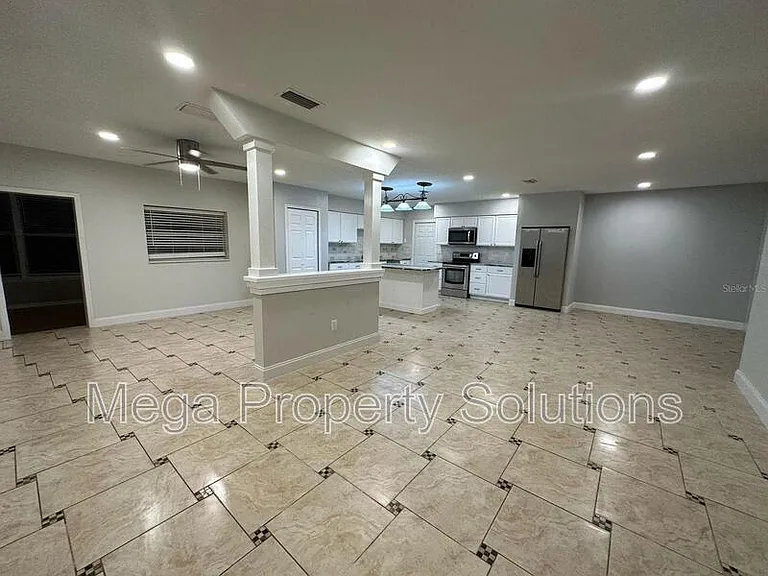 104 W Brentridge Dr #1 — Photo 5
