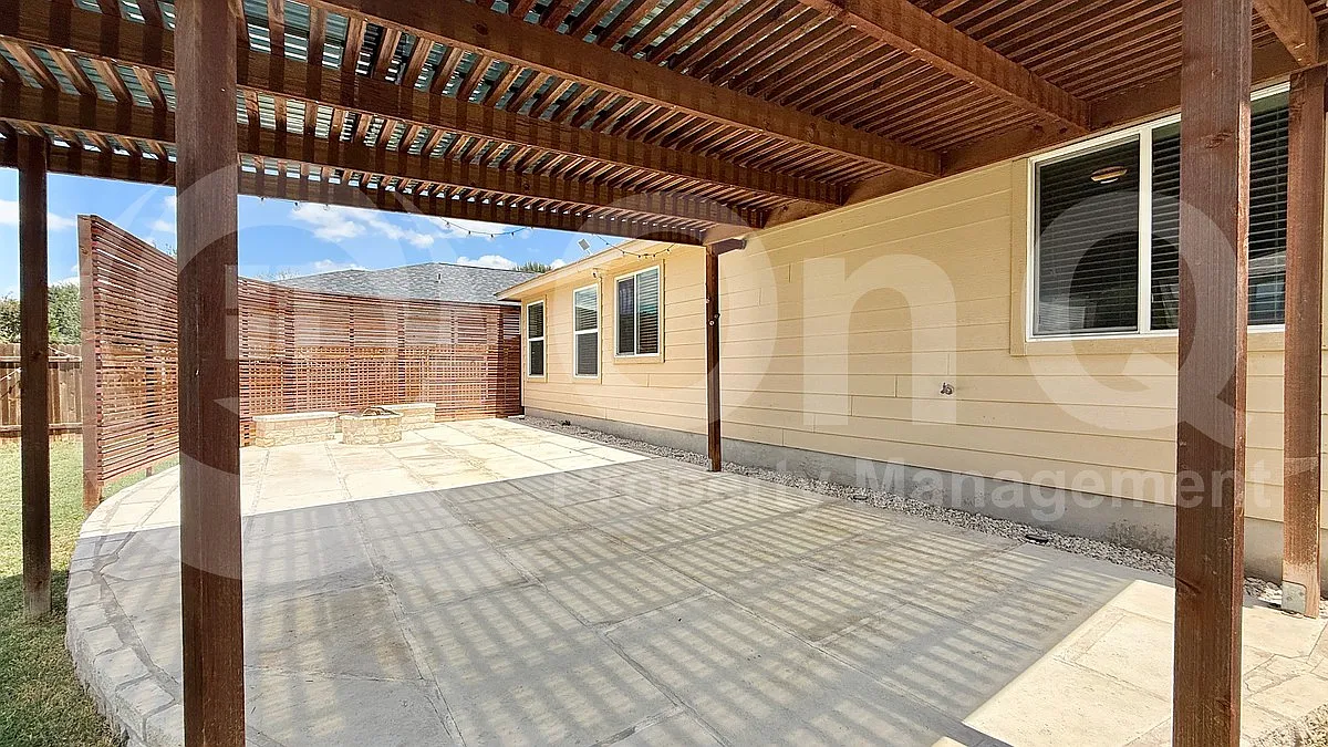 3 bed, 2.0 bath, 1132 sqft, $1,800 — Photo 3
