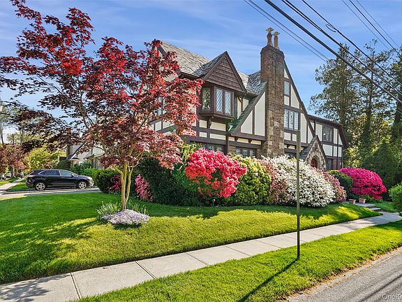 4th image of 297 E Devonia Avenue