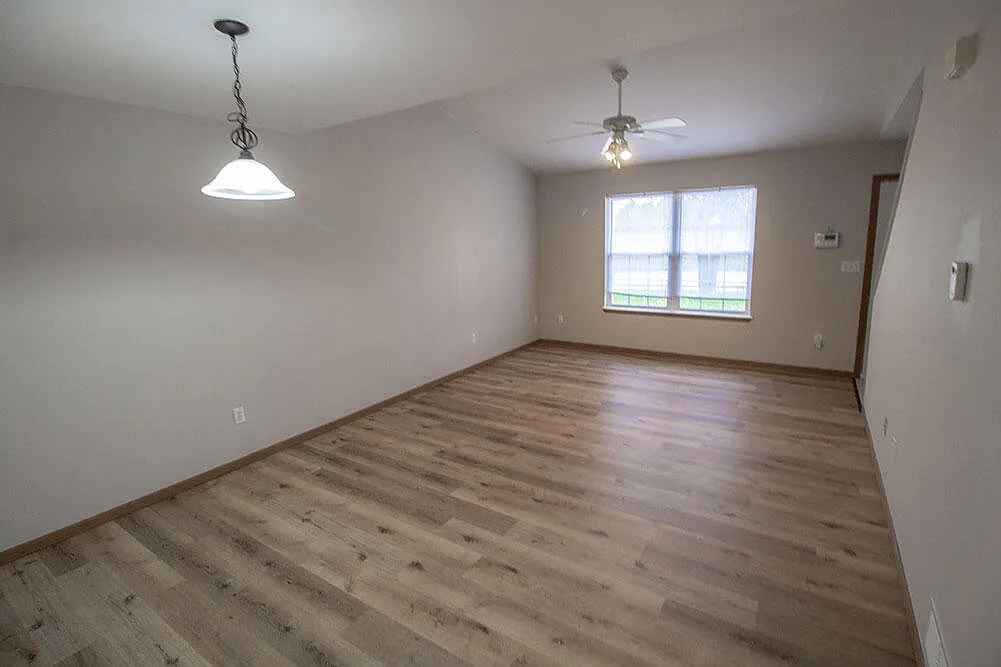 4 bed, 3.0 bath, 1402 sqft, $1,495 — Photo 4