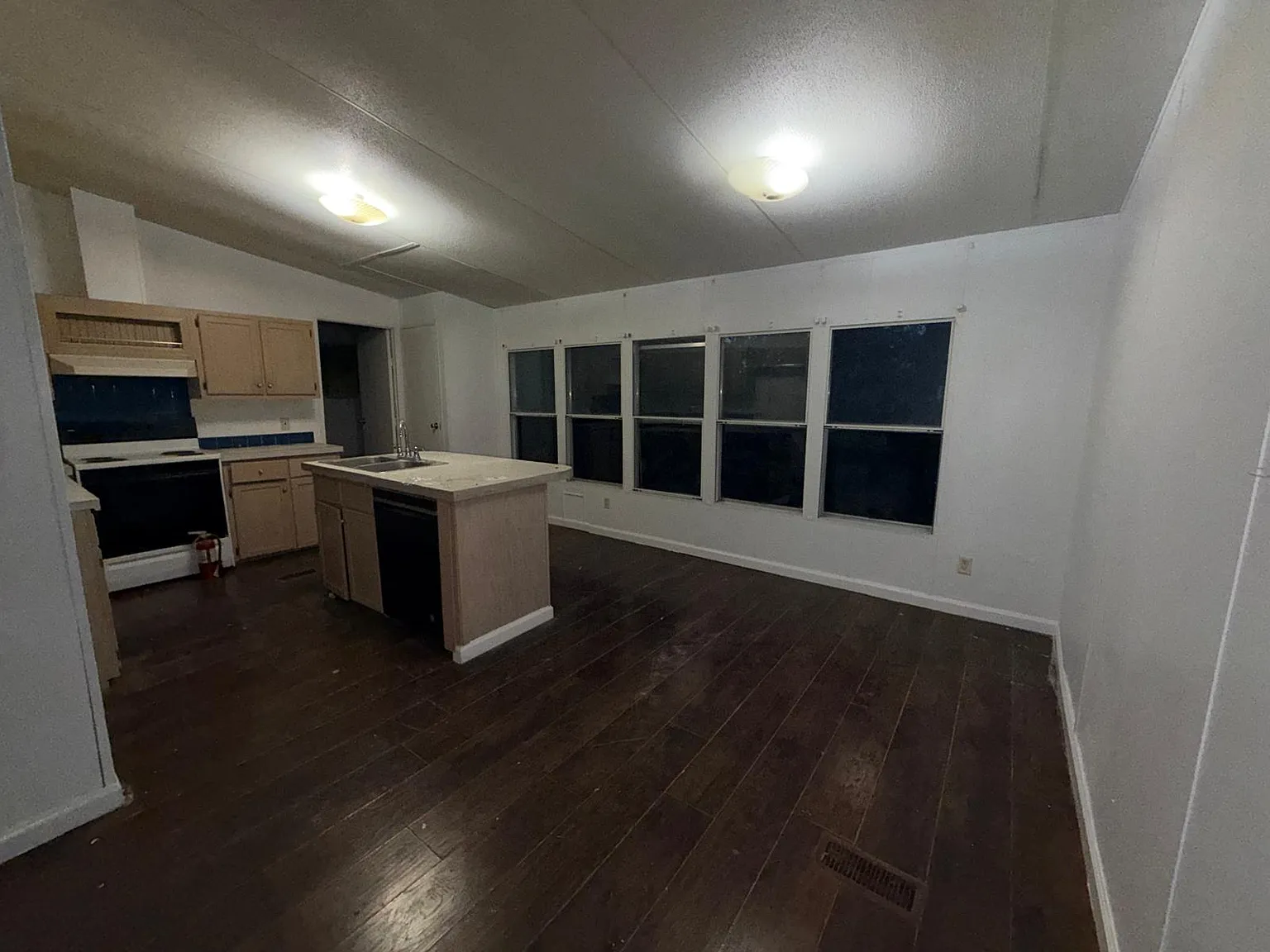 3 bed, 1796 sqft, $1,995 — Photo 3