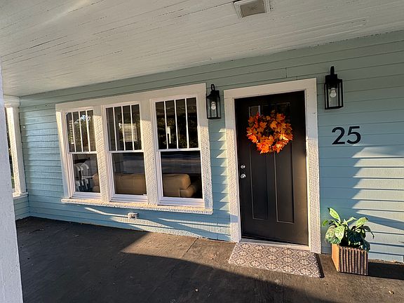 25 Neptune Road, Kissimmee, Florida 34744
4 bedrooms 
2.5 bathrooms
No pets 
First and last months rent to move in 
Close to downtown Kissimmee, bus and train station 
Close to Kissimmee lakefront