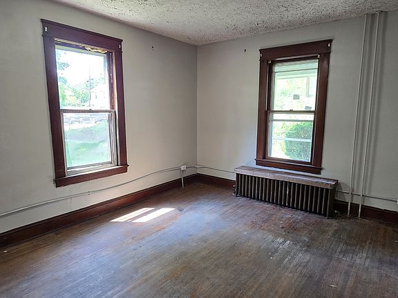 4th image of 113 W Pine St