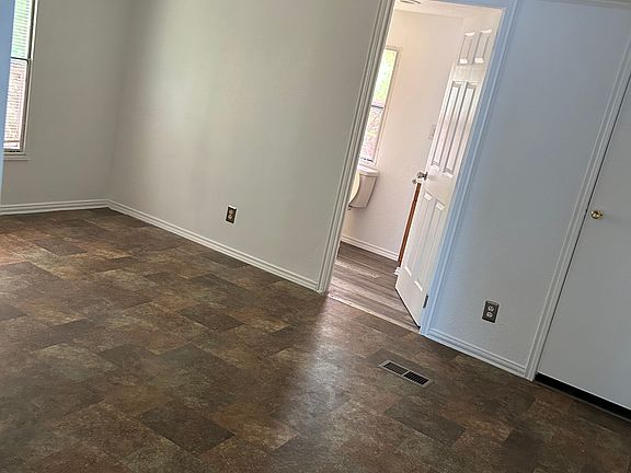 2nd image of 540 Hutchinson St