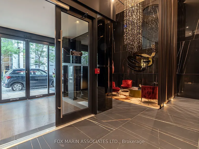 11 Yorkville Ave #802 — Photo 32