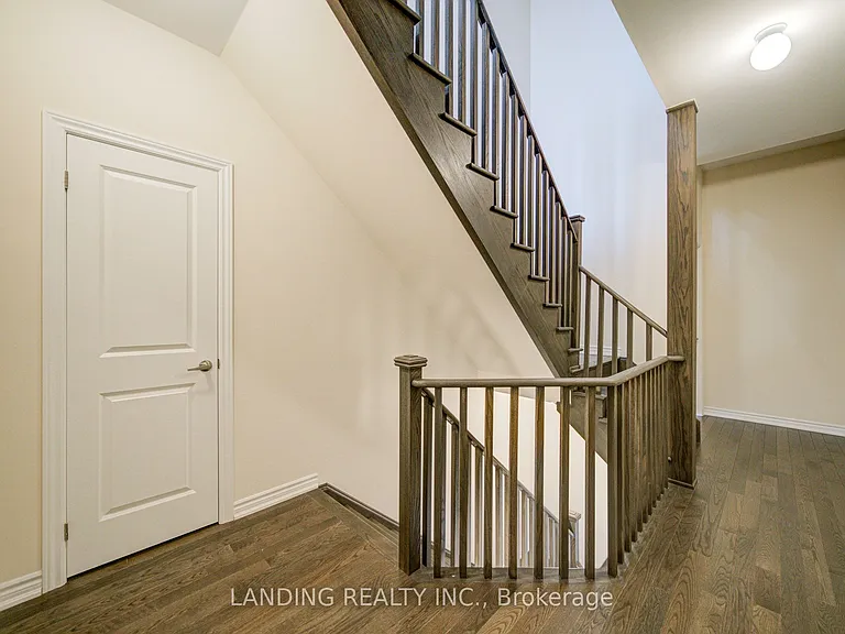 2084 Duberry Dr — Photo 38