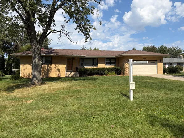 12170 S Oakwood Dr, Saint John, IN 46373
