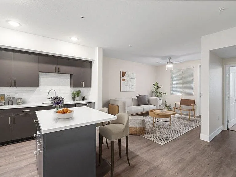 Vernola Marketplace Luxury Apartments — Photo 9