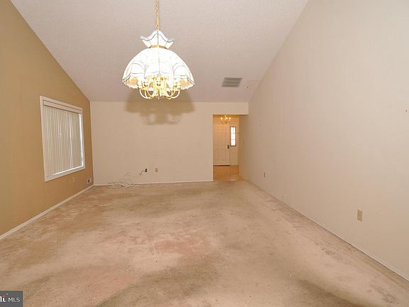 5th image of 304 Wagon Wheel Cir