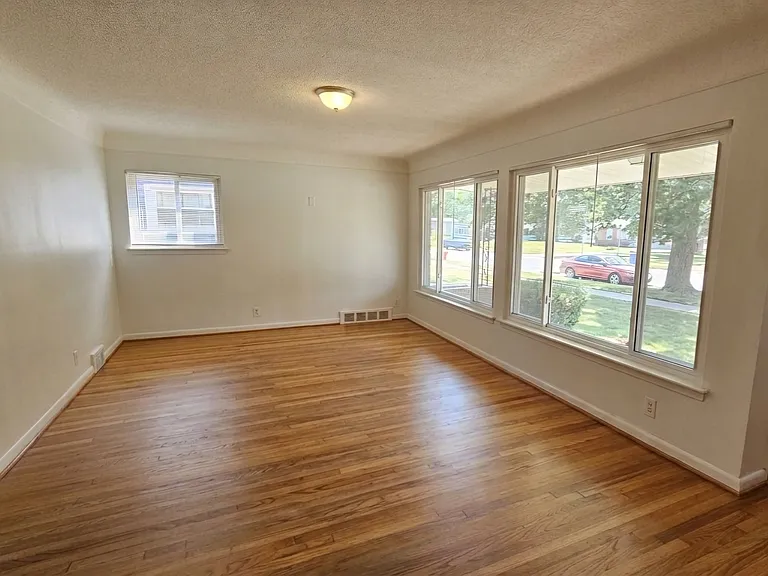 25880 Hayes Rd — Photo 4