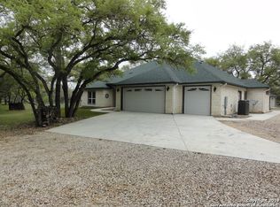 509 Cork Rd, Floresville, TX 78114