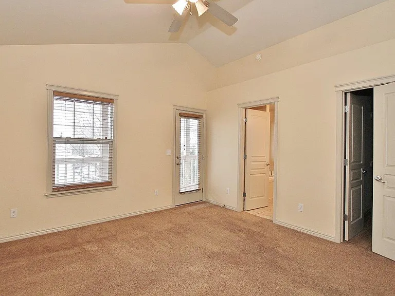 385 W Hale St — Photo 5