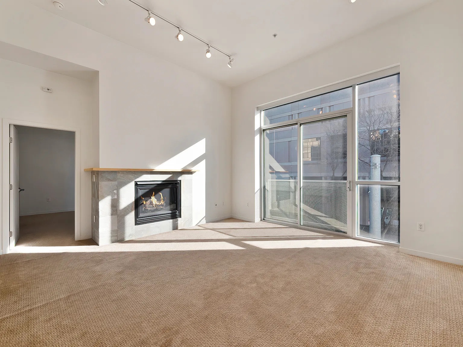 1 bed, 830 sqft, $1,895 — Photo 1