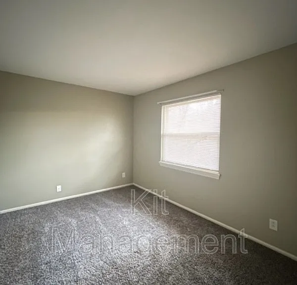 2900 W Dean Rd — Photo 2