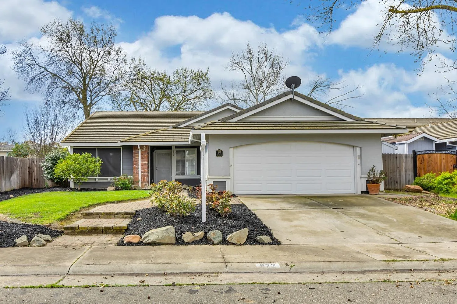 972 Colson Way photo 1