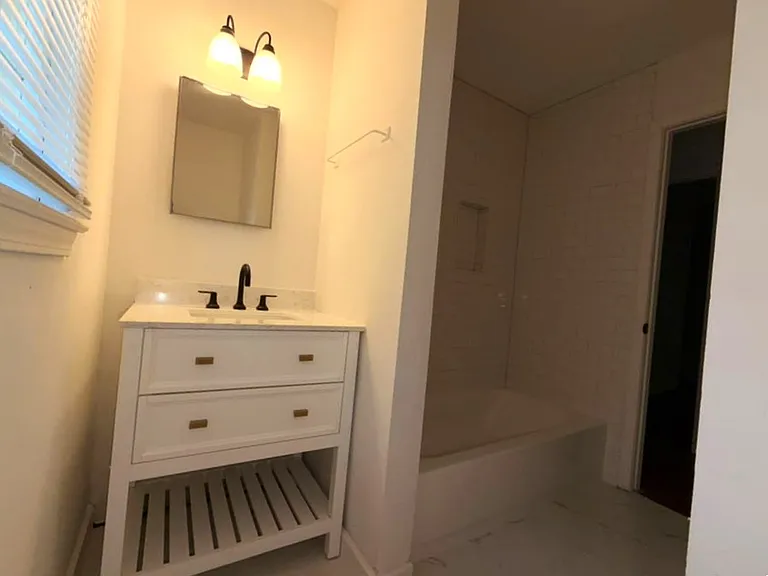 908 Woodale Cir — Photo 16