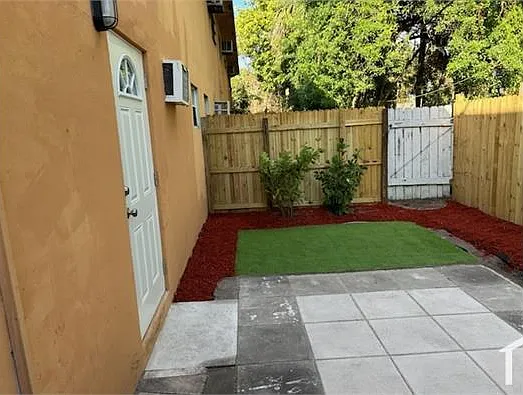 220 SW 38th Ave #109 — Photo 2