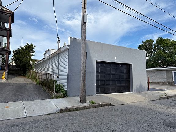 2nd image of 430 Alden St