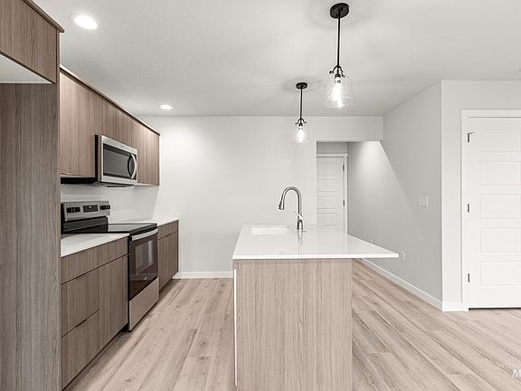 4th image of 10824 Rutland St