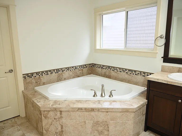 22327 SE 34th Pl — Photo 12