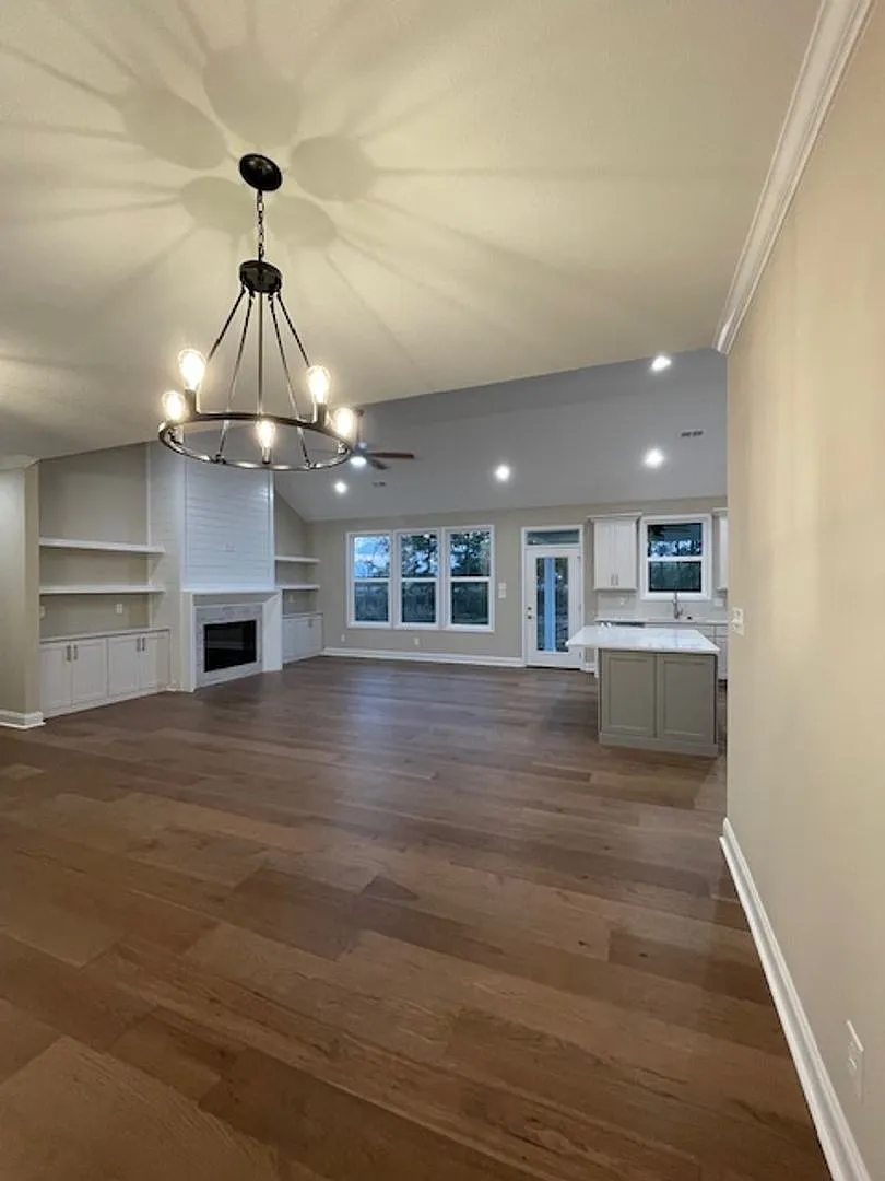 3 bed, 2.0 bath, 2021 sqft, $2,800 — Photo 4