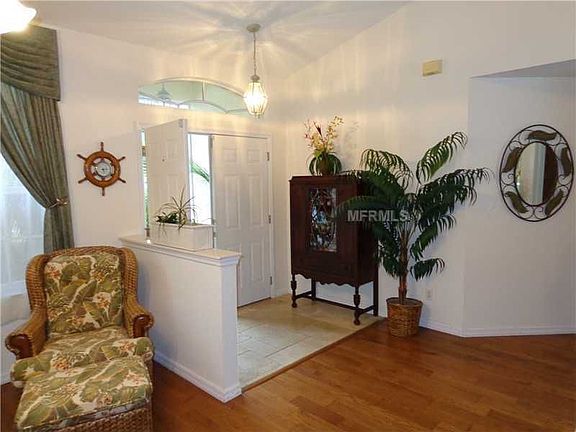 3rd image of 1318 Longbow Ave