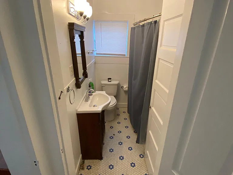 1015 Leontine St — Photo 11
