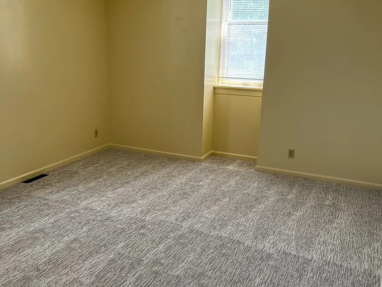 1107 Linden Ave — Photo 4