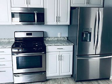 Kitchen - nice appliances!